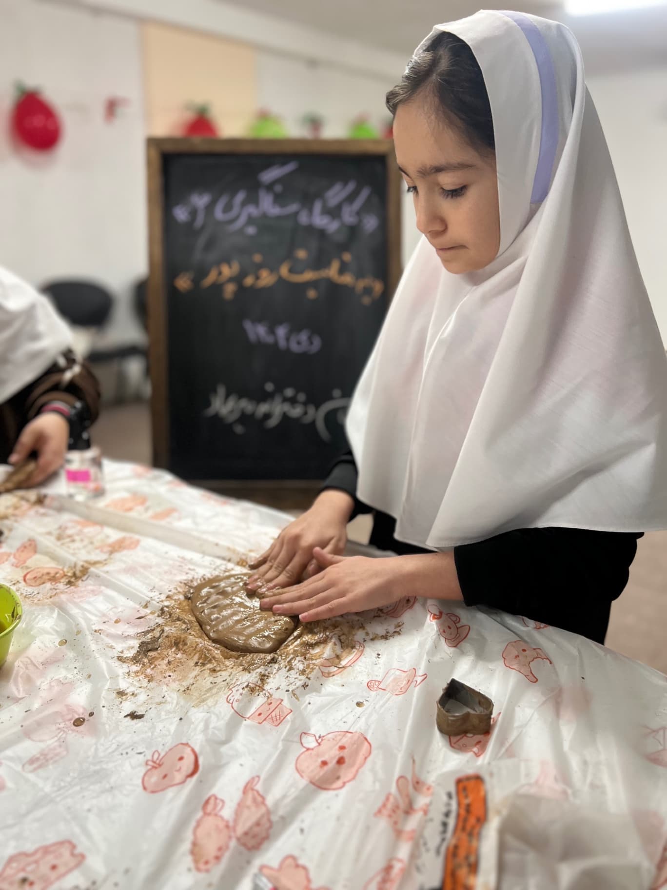 کارگاه سفالگری ویژه گرامیداشت روز پدر